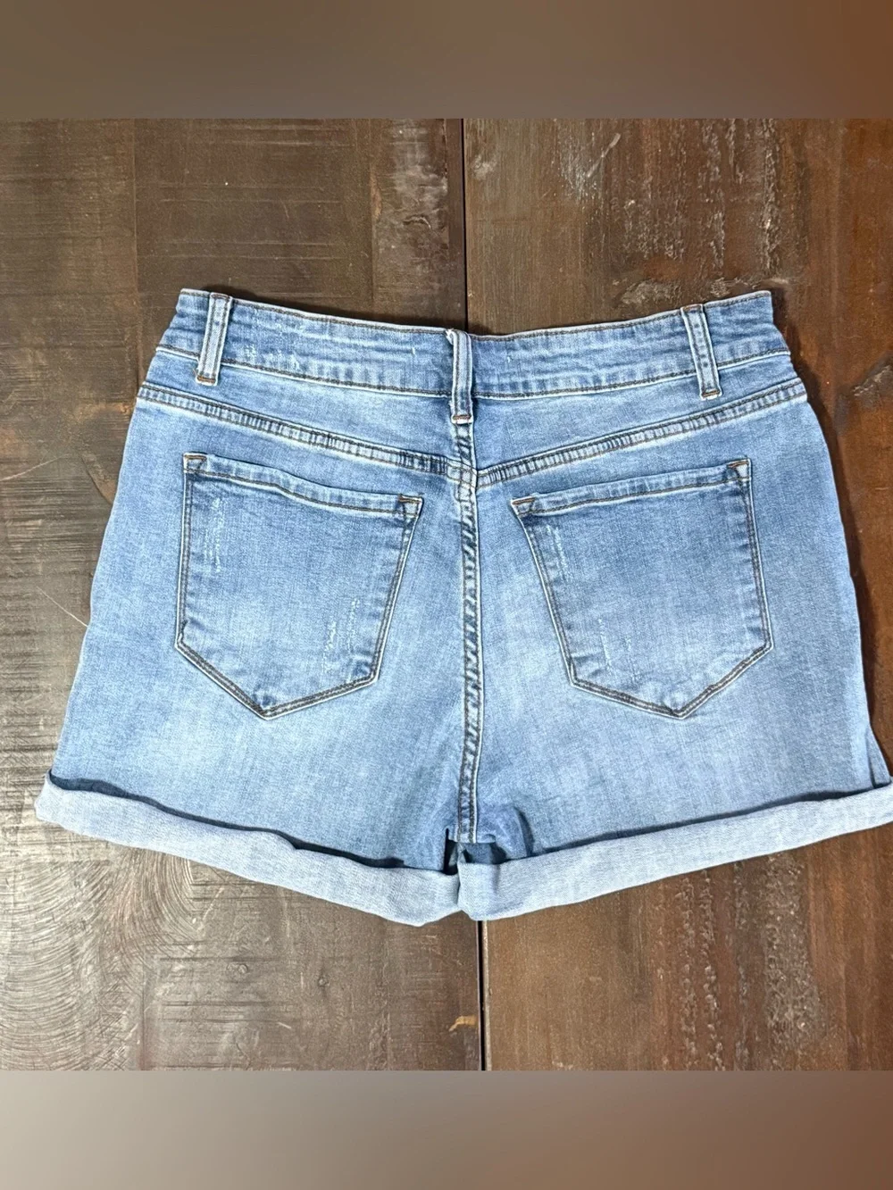 KanCan Women’s Size 11/29 Distressed Denim Shorts Medium Wash w/Rolled Cuff EUC - Picture 4 of 4
